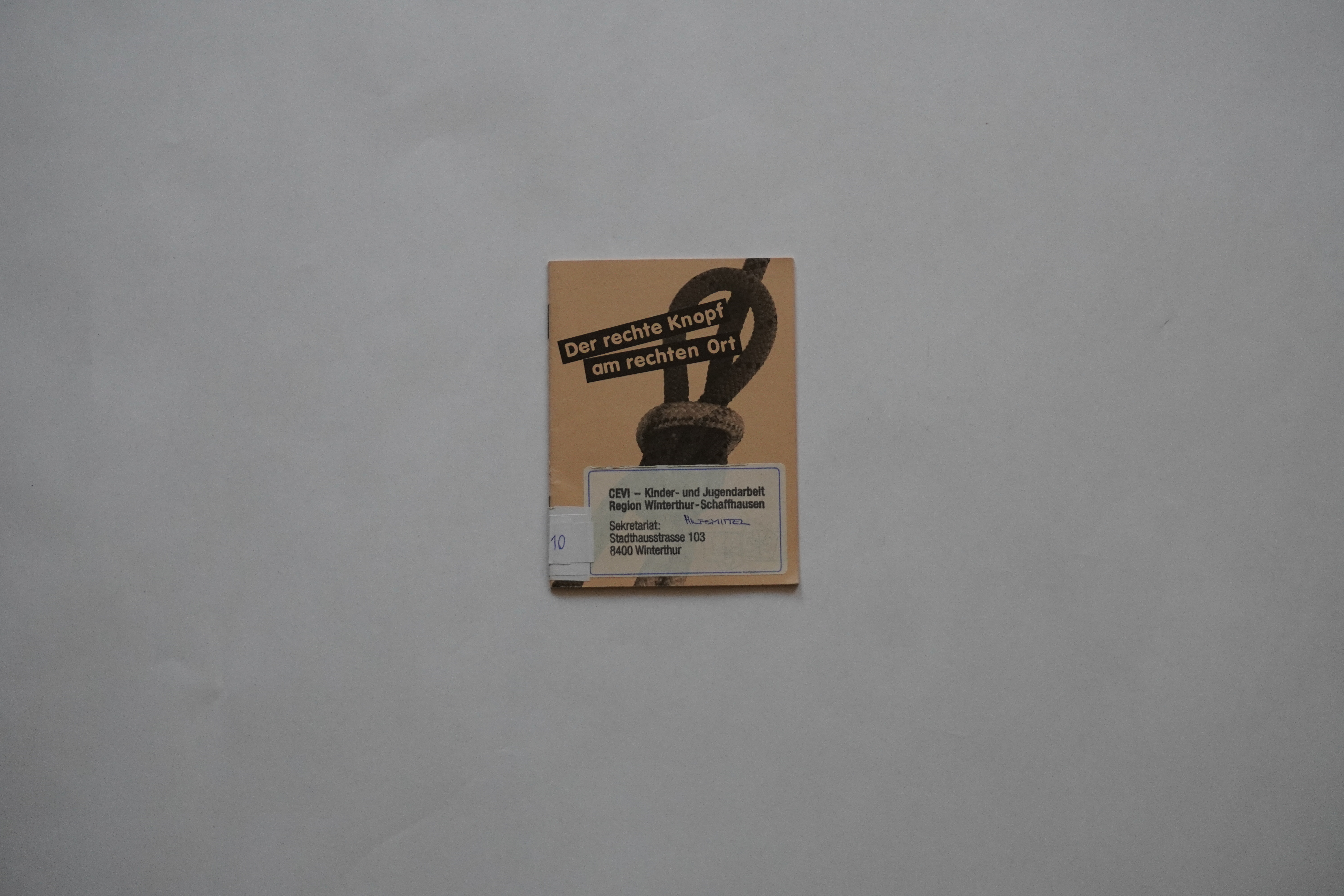 Der Knopf am rechten Ort